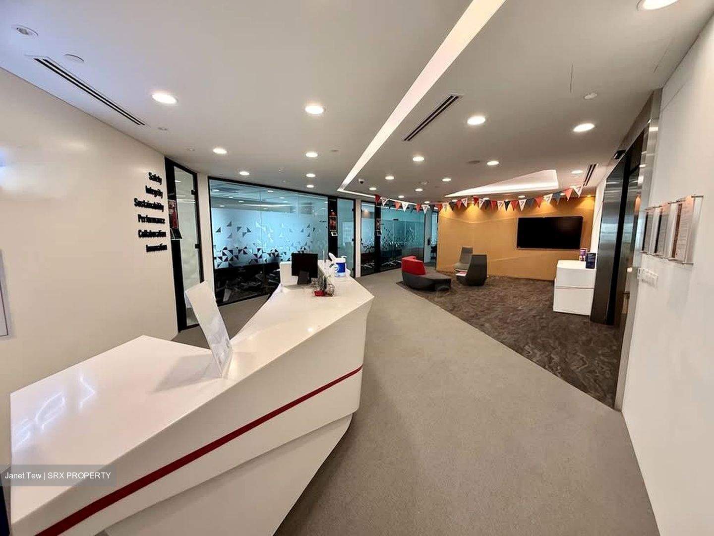 Gateway West (D7), Office #587569441